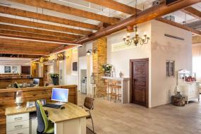 最新办公室玻璃隔断设计效果图欣赏