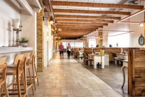 最新办公室玻璃隔断设计效果图