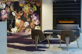 现代办公室玻璃隔断设计效果图