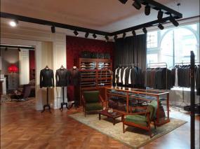 现代男服装店地板砖装修效果图片