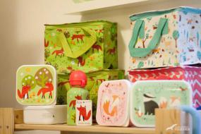 童装店货架装修效果图片欣赏