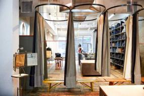 男服装店窗户设计装修效果图片