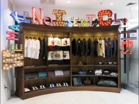 男士服装店设计展示图片