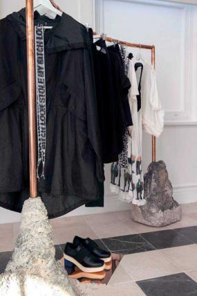 女装服装店衣架设计装修图片