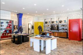 男士服装店室内衣柜装修设计图片