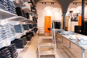 男士服装店室内背景墙设计效果图片