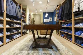 男服装店简单室内装修效果图图片