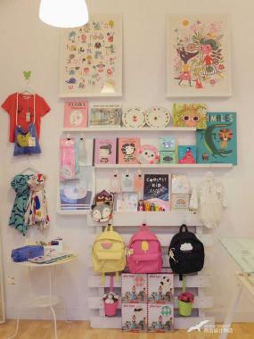 童装店童装货架摆放效果图片