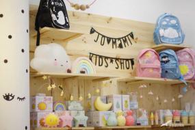 童装店装修货架设计效果图片