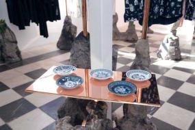 2018女装服装店衣架装修设计图片