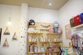 童装店蓝色地砖装修效果图片