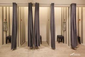 小型童装店装修图片