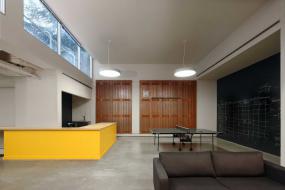 现代办公室风格吊顶装修图