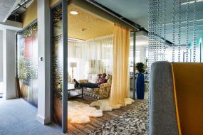 小型办公室装潢窗帘效果图片