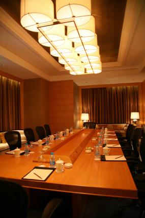 学校会议室集成吊顶装修效果图