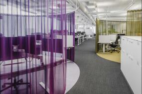 现代办公室布艺窗帘效果图