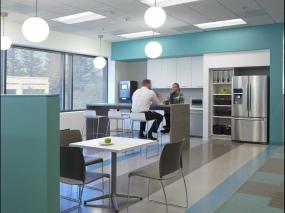 60平办公室白色墙面装修效果图片