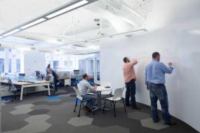 简单办公室集成吊顶灯装修效果图片