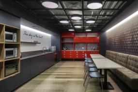 办公室浅色木地板装修效果图欣赏