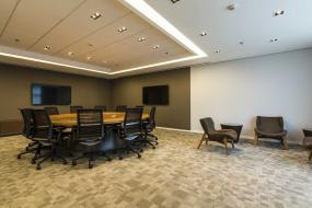 写字楼办公室白色墙面装修效果图片