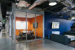 最新办公室室内白色墙面装修设计图大全