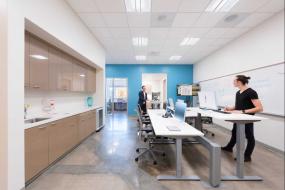 古典办公室木质墙面装修效果图片