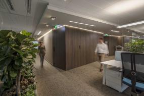 办公室室内白色墙面装修效果图片