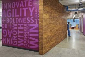 小型办公室隔断设计装修案例图片