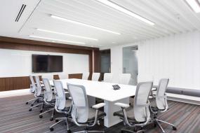 办公室简约室内墙面置物架装修效果图