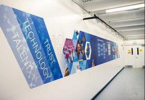 小型写字楼办公室背景墙装修效果图片