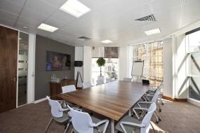 小型会议室布置桌椅布置效果图