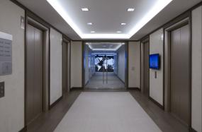 办公室走道米白色地砖装修效果图片