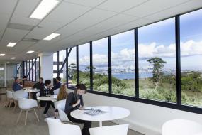 180平米办公室室内落地窗装修效果图片