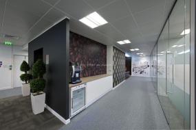 现代风格办公室吊顶装修效果图片