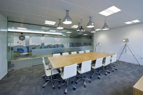 现代风格办公室室内吊顶设计效果图