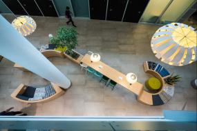 大气简约风公司会议室吊顶装修效果图