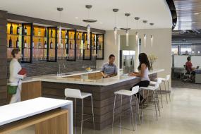 现代办公室风格吊顶装修效果图