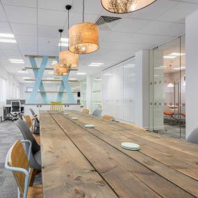 简约会议室铝扣板集成吊顶装修效果图片