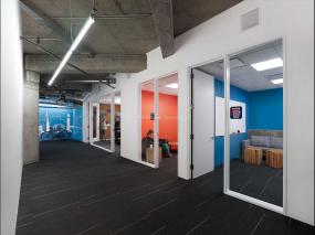 工装办公室走廊装修效果图