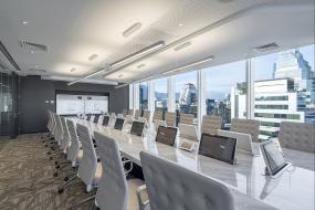 简约会议室办公玻璃隔断装修图