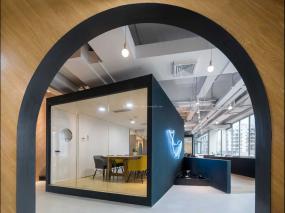 现代大会议室木质背景墙装修效果图片