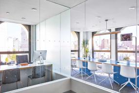 会议室室内设计长条状吊顶装修效果图