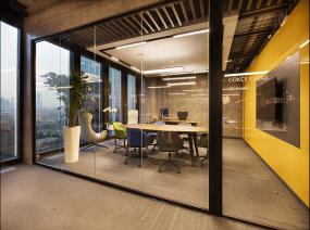 会议室室内长条状吊顶设计效果图