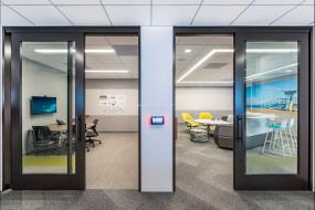 会议室多处现代吊顶效果图