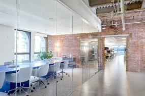 会议室豪华室内明亮吊顶装修效果图