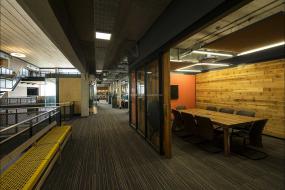 会议室明亮吊顶铝扣板效果图