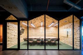 会议室简单室内长条状吊顶装修效果图