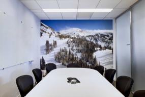 室内简约装饰设计会议室吊顶效果图