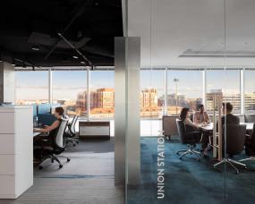 清新办公会议室吊顶装修效果图片