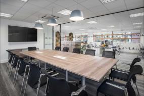 现代会议室室内装修天花吊顶效果图